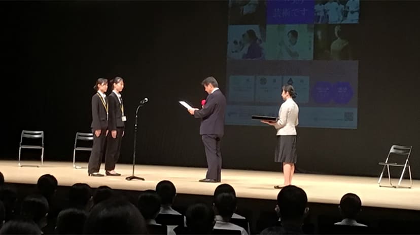 看護学生募集ポスターデザイン　表彰式